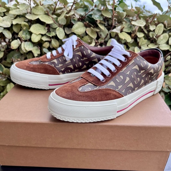 Burberry Suede Sneaker size 36 - Picture 3 of 15